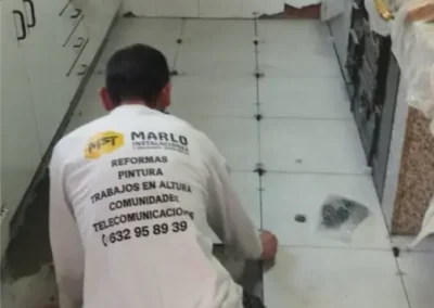 Colocación de baldosas en una cocina de Lugo - MARLO Multiservicios