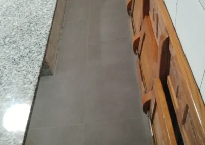Colocación de baldosas en una cocina de Lugo - MARLO Multiservicios